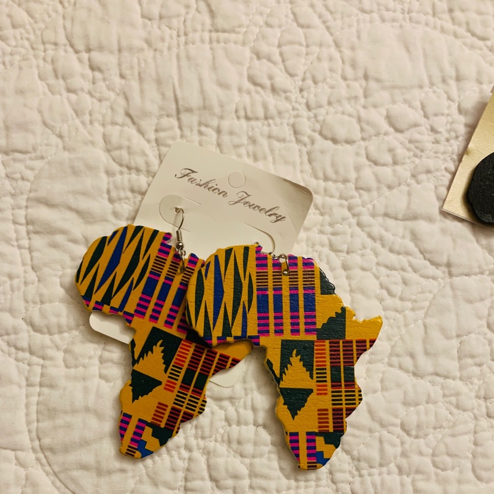 Earrings - Picture 2 of 3